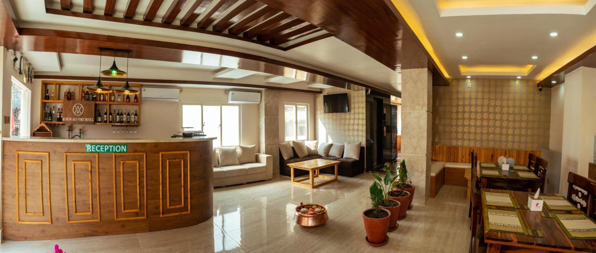 קטמנדו Kusum Airport Hotel מראה חיצוני תמונה