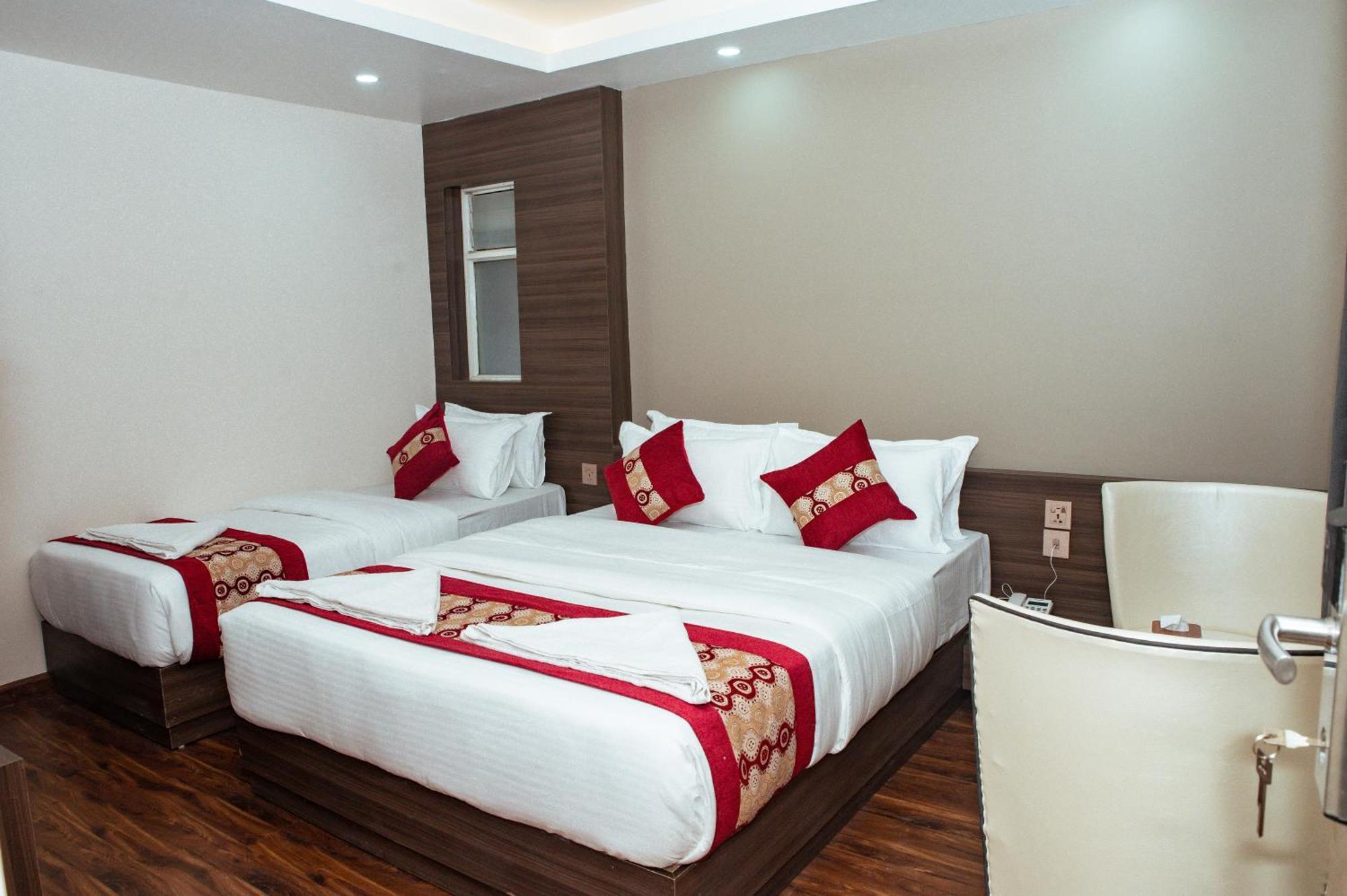 קטמנדו Kusum Airport Hotel מראה חיצוני תמונה