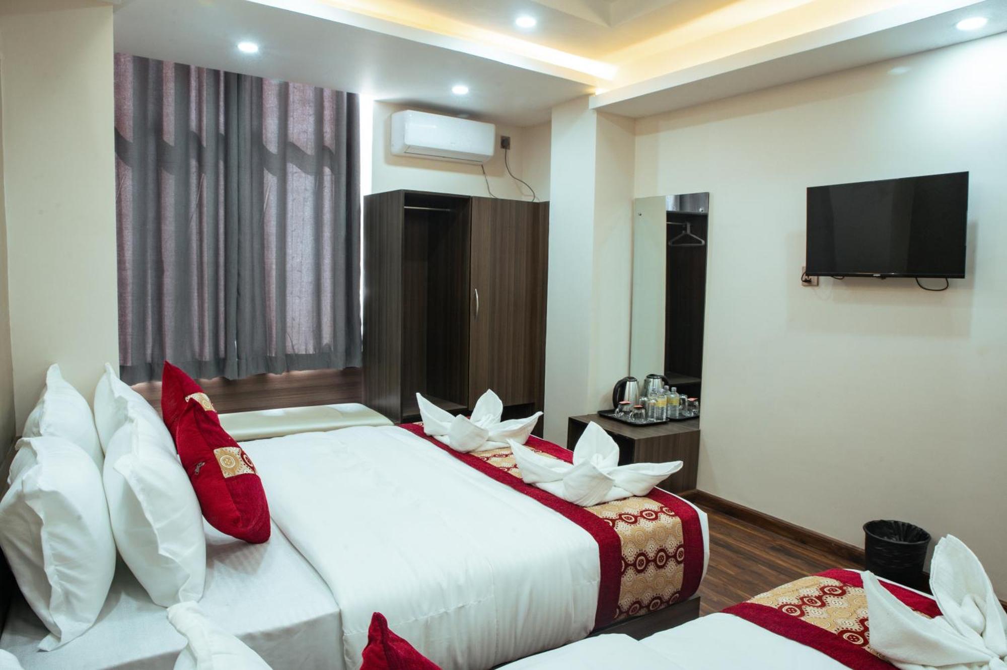 קטמנדו Kusum Airport Hotel מראה חיצוני תמונה