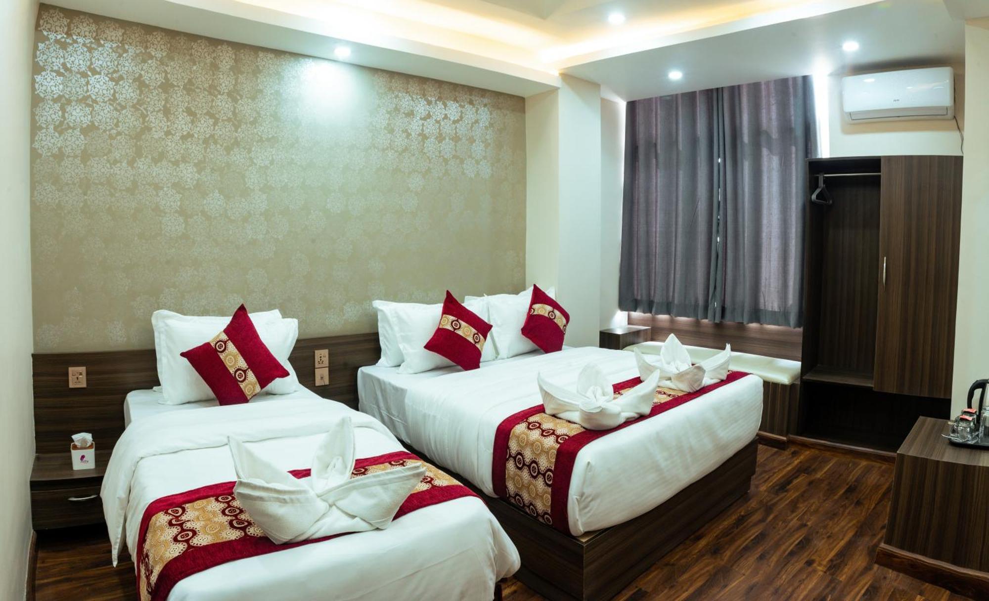 קטמנדו Kusum Airport Hotel מראה חיצוני תמונה
