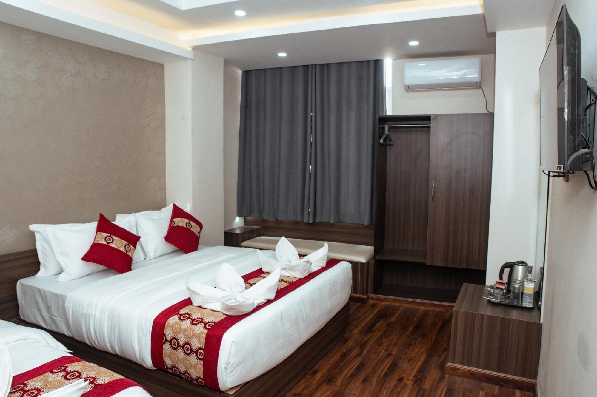 קטמנדו Kusum Airport Hotel מראה חיצוני תמונה